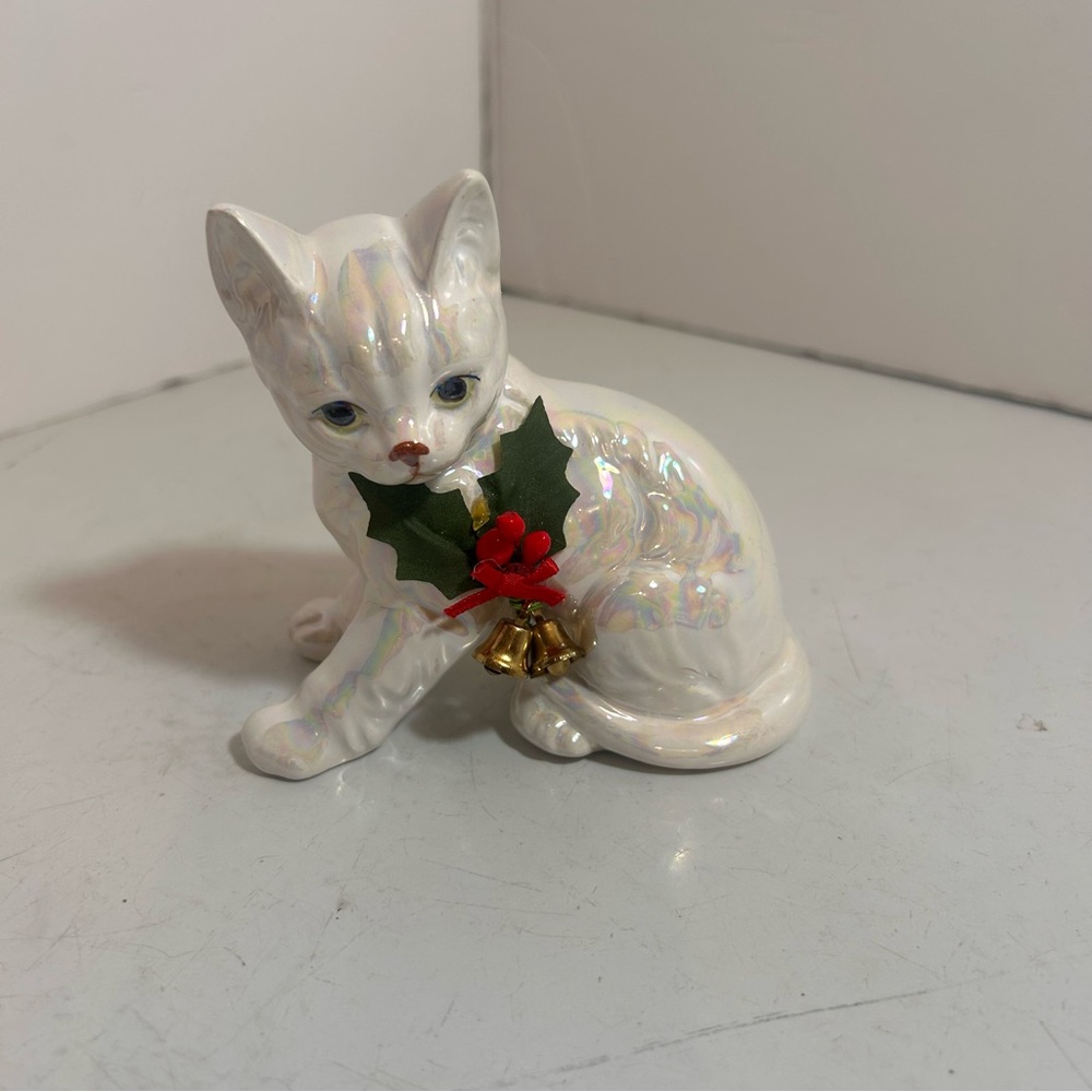 Vintage 1980’s Enesco Christmas porcelain iridescent white cat figurine
